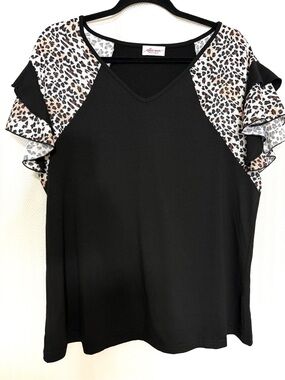 Ashlee Marie Boutique V-Neck Top with Leopard Ruffle Sleeves Size XL